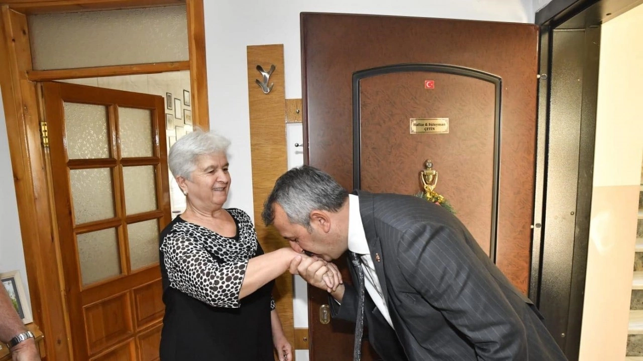 edirne valisi yunus sezerin İlk ziyareti Şehit ailesine oldu