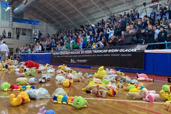 Edirne’de Basketbol Karşılaşması Öncesi Depremzede Çocuklar Unutulmadı