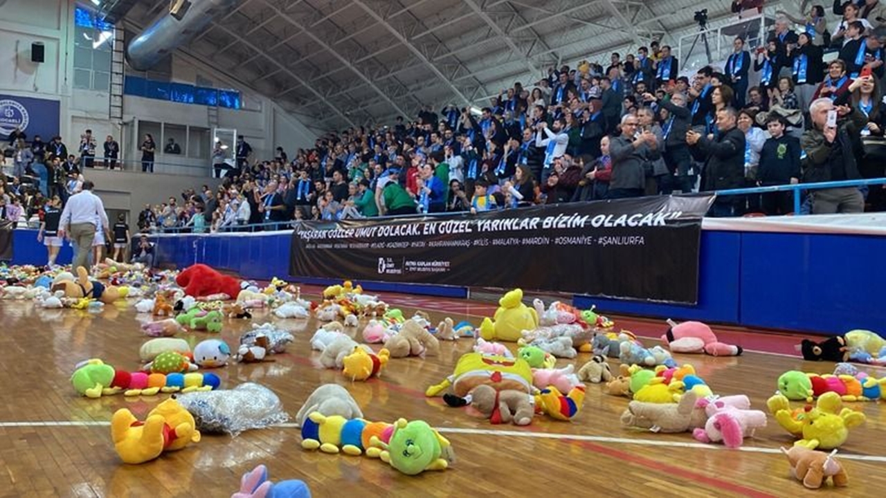 edirnede basketbol karşılaşması Öncesi depremzede Çocuklar unutulmadı