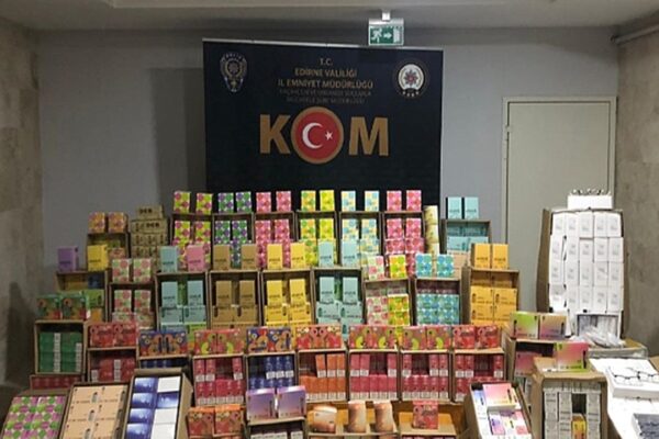 Edirne’de Gümrük Kaçağı İçki Ve Elektronik Sigara Bulundu