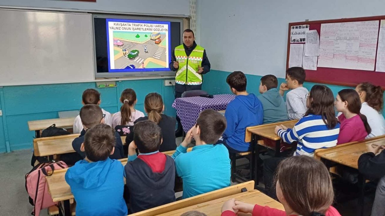 edirnede jandarma ekiplerinden Öğrencilere trafik eğitimi