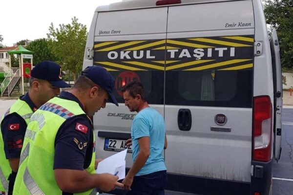 Edirne’de Jandarma Okul Servislerini Hassas Denetimden Geçirdi