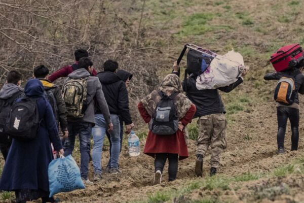 Edirne’de Kamyon Kasasında 17 Düzensiz Göçmen Yakalandı