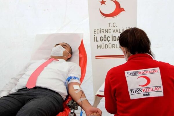 Edirne’de Vatandaşlar Kan Bağışı İçin Sıraya Girdi