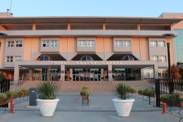 Edirne’de Yapılan Operasyonda 21 Aranan Şüpheli Yakalandı
