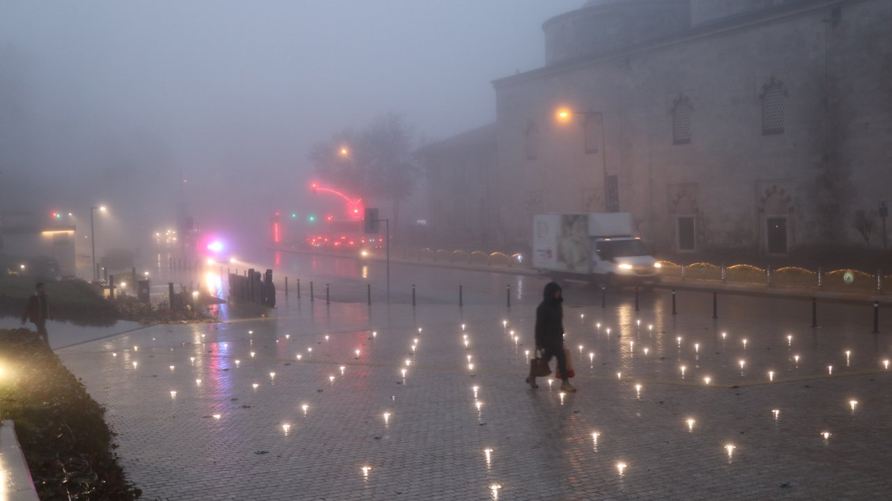 edirnede yoğun sis görüş mesafesini düşürdü