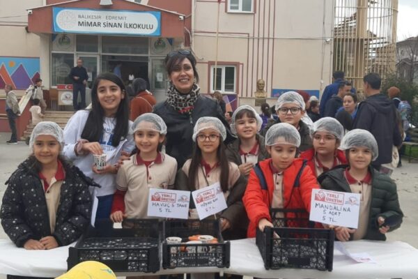 Edremit’te Mimar Sinan İlkokulu Öğrencilerinden Yerli Malı Pazarı