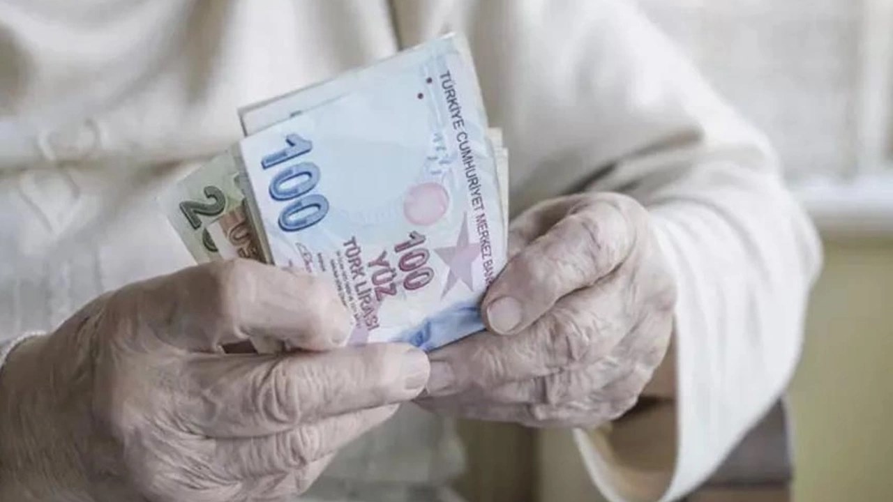 ekim ayı yaşlı ve engelli aylıkları hesaplara geçti