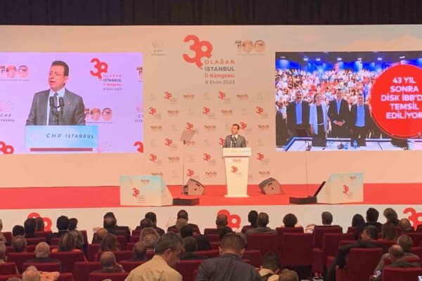 Ekrem İmamoğlu’nun Konuşması Sloganlar Atılarak Kesildi