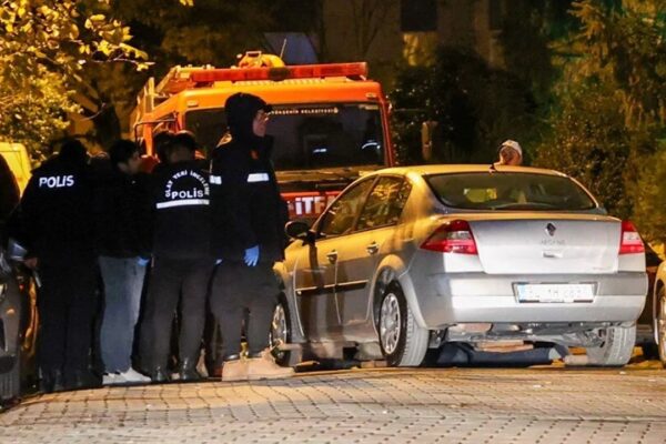 EL Frenini Çekmeyince Otomobilin Altında Kalarak Can Verdi