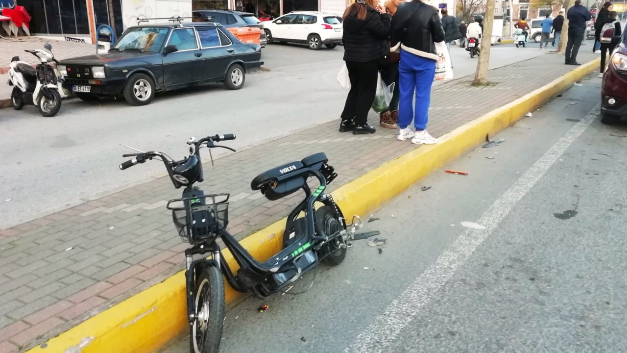 Elektrikli Bisiklet Sürücüsü Taksiye Çarparak Yaralandı