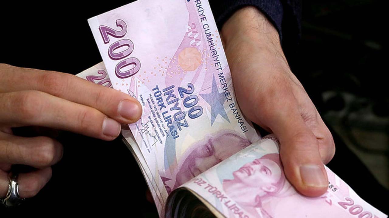 emeklilerle 65 yaş aylığı alanlara bir müjde daha 1000 tl ek İkramiye geliyor
