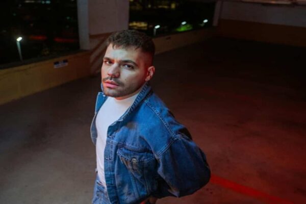 Emir Can İğrek Ali Cabbar Şarkısı ile Müzik Listelerini Salladı!