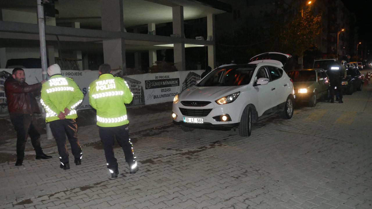 emniyet güçleri tarafından gerçekleştirilen Şok asayiş uygulamasında 11 Şüpheli yakalandı