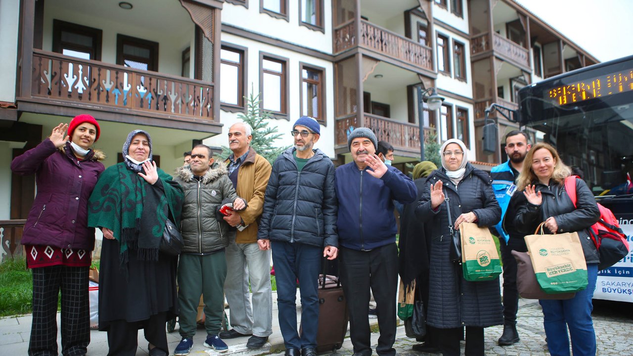 engelliler ve yaşlılar termal tesiste stres giderdi