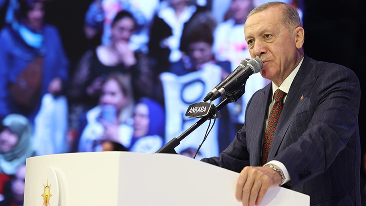 erdoğan kongre konuşması emekli memurlarımıza zammı İlk kabine sonrası açıklayacağız