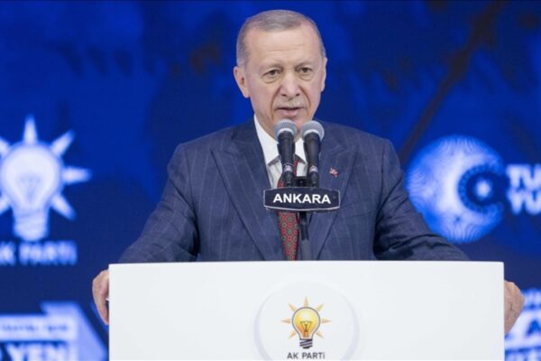 Erdoğan Yeniden Genel Başkan Seçildi