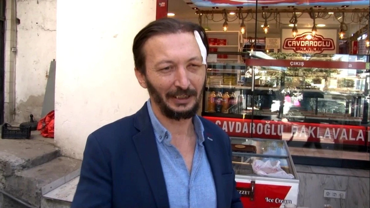 esenlerde İş yeri Önünde bıçaklı saldırı esnaf başından yaralandı