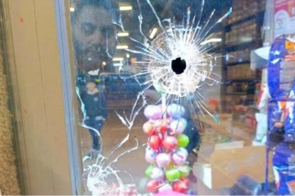 Esenyurt’ta Markete Ateş Eden Şüpheliler Kaçtı
