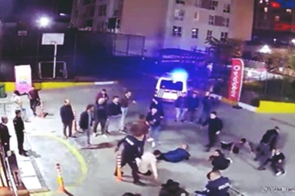 Esenyurt’ta Sitede Yönetim Kavgası: 2 Yaralı