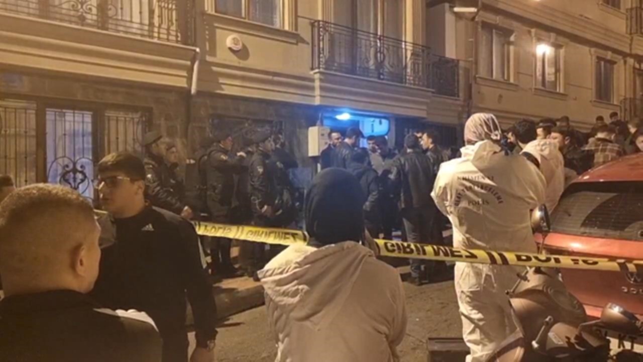 eşini ve 3 Çoğunu silahla Öldürdü
