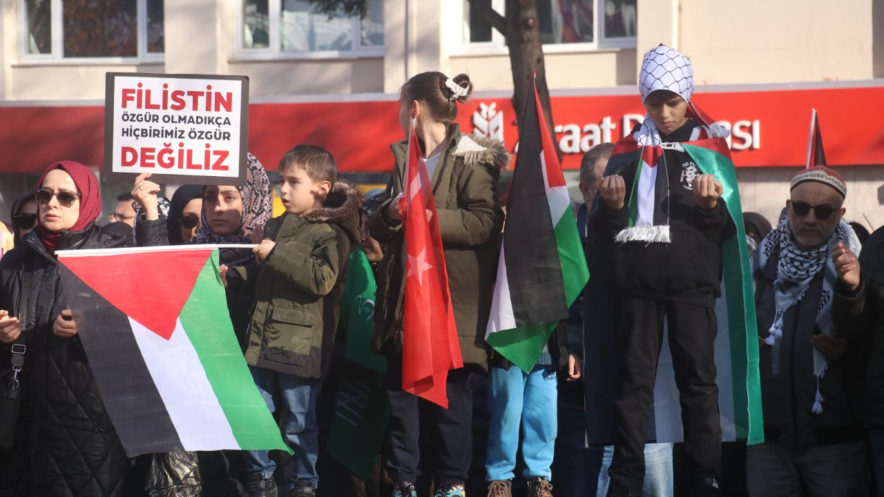 eskişehir ve Çevre İllerde binlerce kişi İnsan hakları gününde filistine destek İçin yürüdü