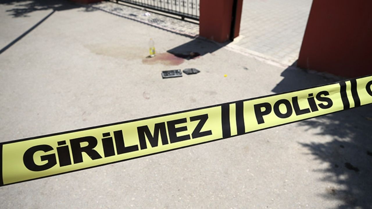Eve Kadın Kılığında Girip Annesini Öldürdü