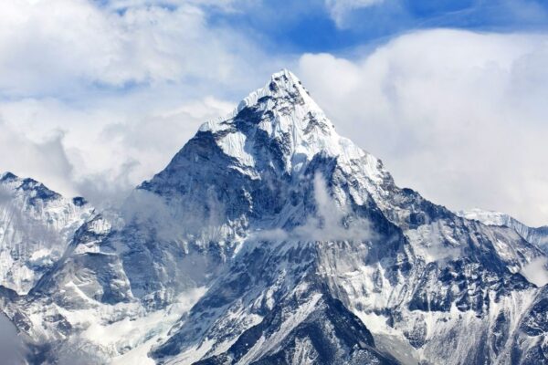 Everest’ten Dönerken Kaza Yapan Helikopter 6 Kişiye Mezar Oldu