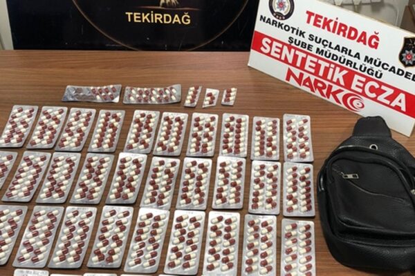 Evinde Uyuşturucu Hap Bulunan 2 Kişi Gözaltına Alındı