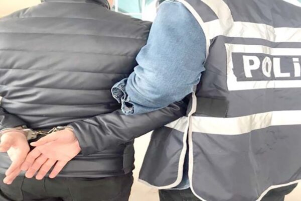 Evinde Uyuşturucu Üretimi Yapan Şahıs Yakalandı