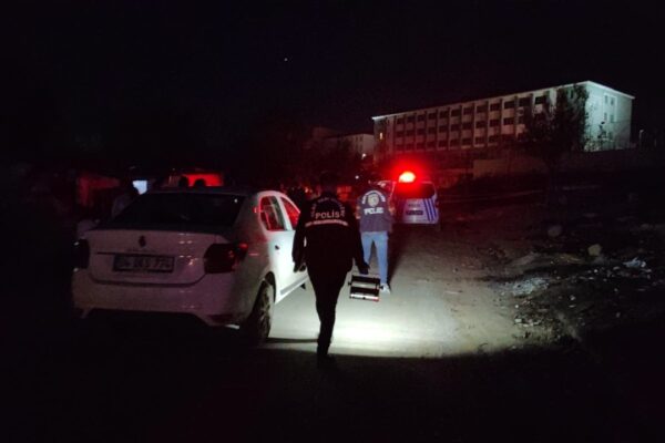 Evinin Önünde Oturan Hamile Kadın Açılan Ateş Sonucu Öldü