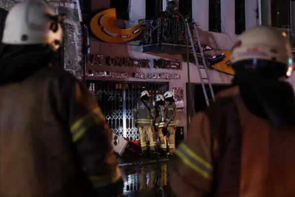 Fatih’te Oyuncak Müzesinde Çıkan Yangın Söndürüldü