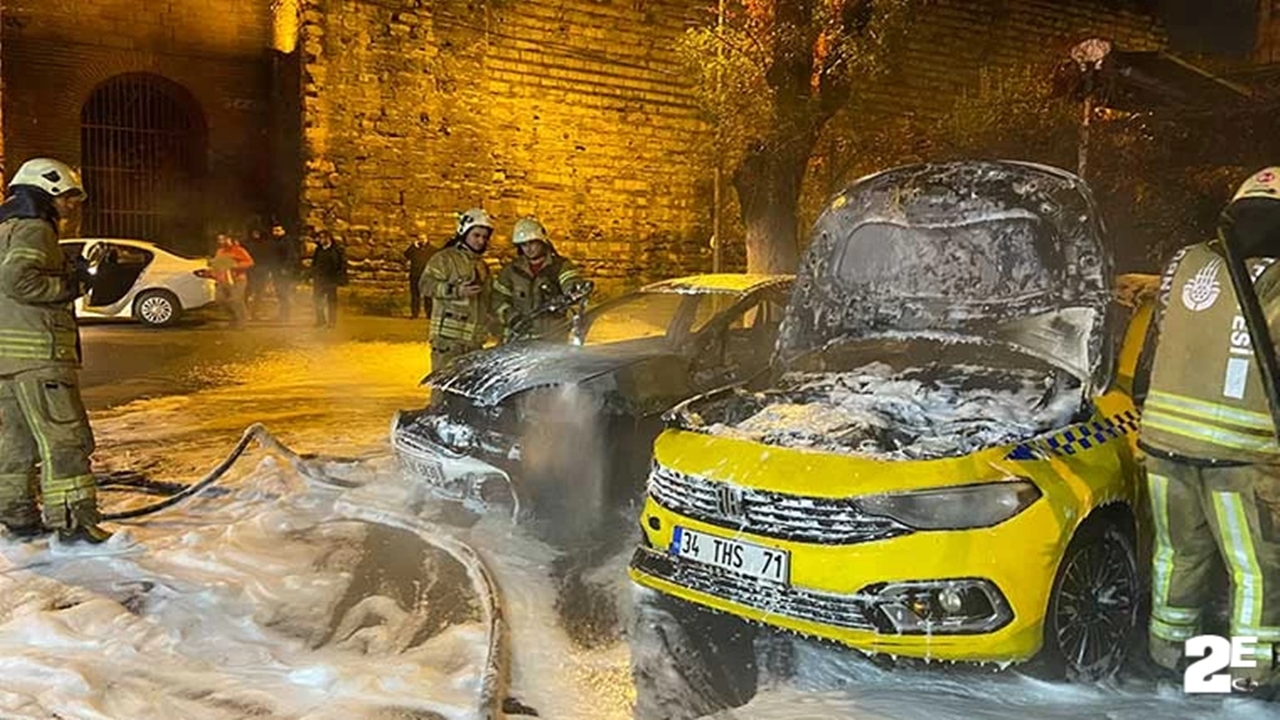 fatihte park halindeki otomobiller alev topuna döndü