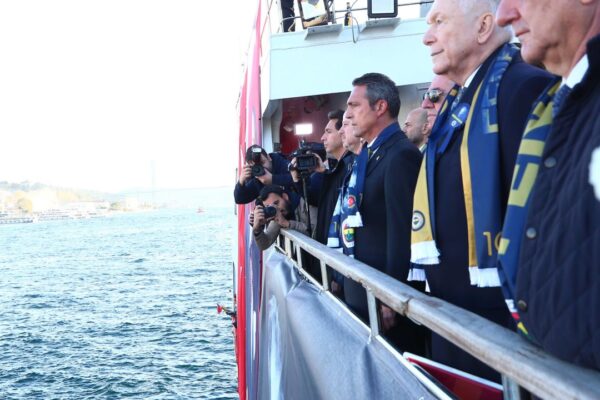 Fenerbahçe, Atatürk’ü Dolmabahçe Sarayı Açıklarında Andı