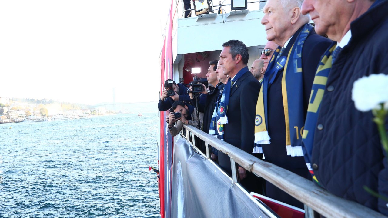 fenerbahçe atatürkü dolmabahçe sarayı açıklarında andı