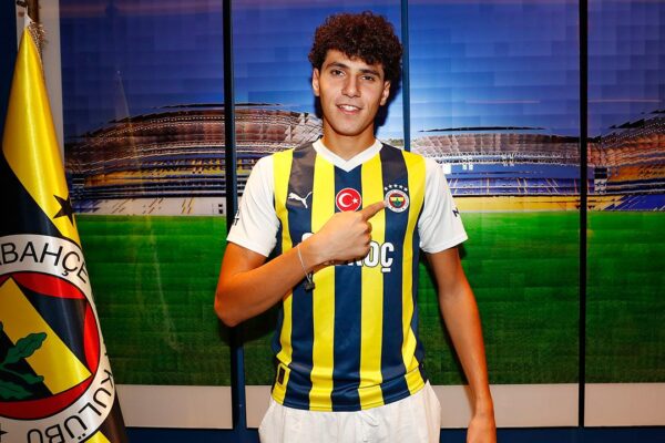 Fenerbahçe Bir İsmi Daha Açıkladı: 4 Yıllığına Renklerine Bağladı