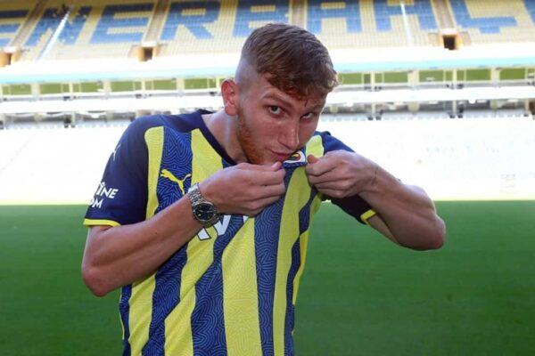 Fenerbahçe, Burak Kapacak’ı Sivasspor’a kiraladı