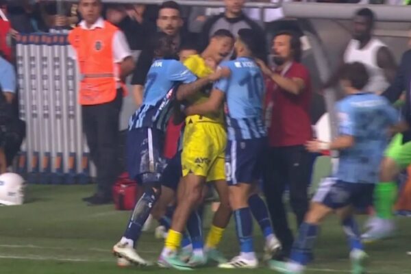 Fenerbahçe Hakem Hatalarını Eleştirdi: Sokak Kavgası mı Futbol Maçı mı?