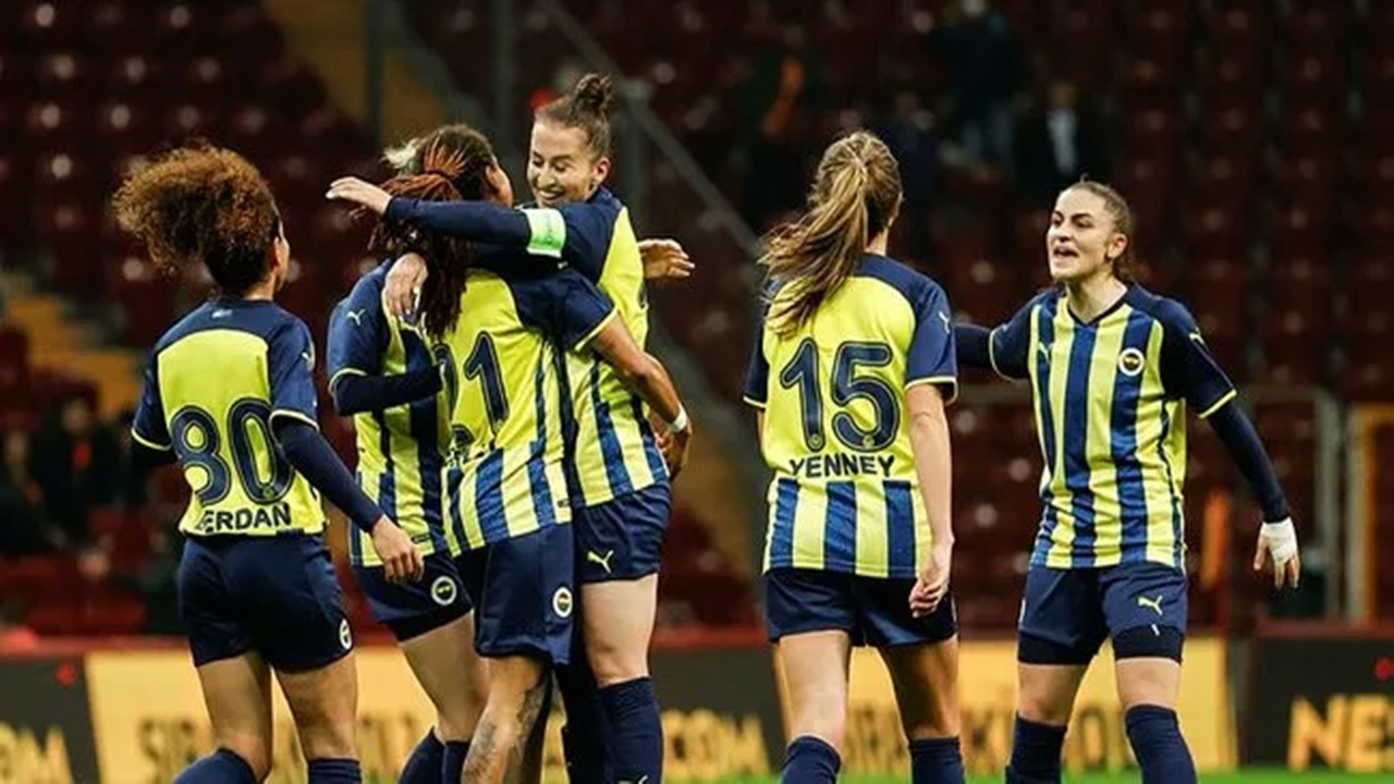 fenerbahçe kadınlar liginde liderliği aldı