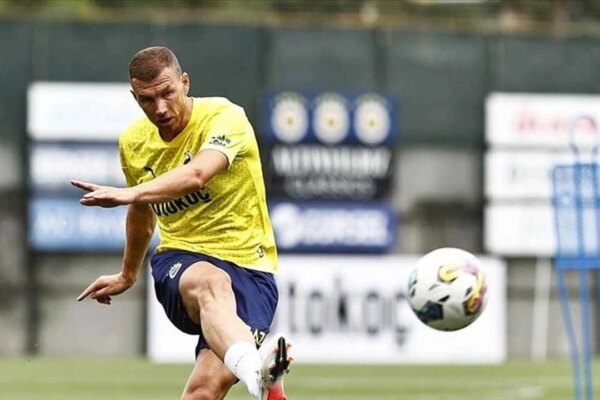 Fenerbahçe, Twente Karşısında Avantaj Kovalıyor