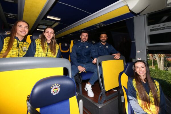 Fenerbahçe Voleybol Takımlarına Yeni Otobüs