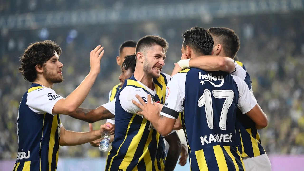 fenerbahce-kazanmaya-devam-ediyor-vfvp-jpg.webp