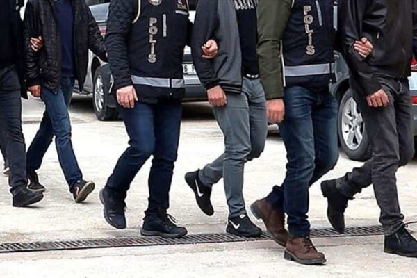 FETÖ Operasyonunda 8 Şüpheli 6 İlde Yakalandı