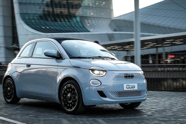 Fiat 500e, Üst Üste Üçüncü Kez “En İyi Elektrikli Küçük Otomobil” Unvanını Kazandı!