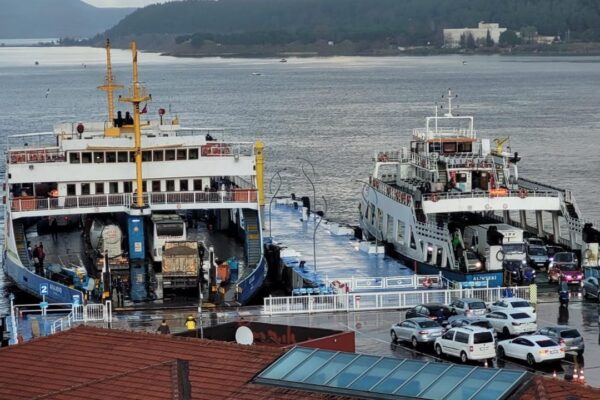 Fırtına Çanakkale Boğazı’nda Ulaşımı Etkiliyor
