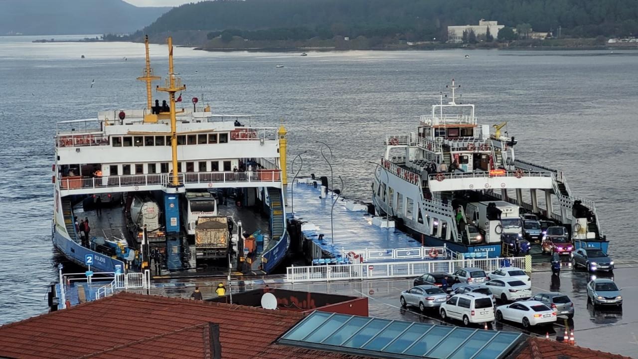 fırtına Çanakkale boğazında ulaşımı etkiliyor