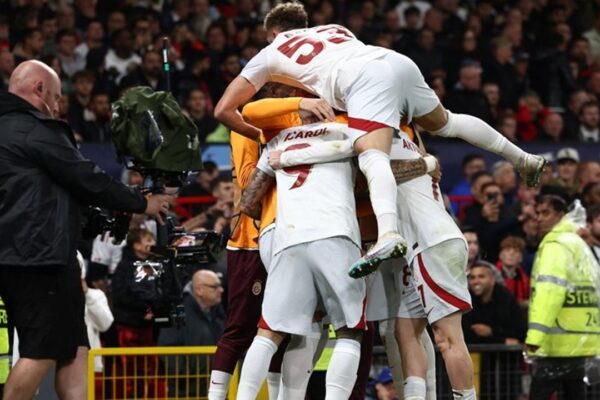 Galatasaray Şampiyonlar Ligi’nde Manchester United’ı Devirdi
