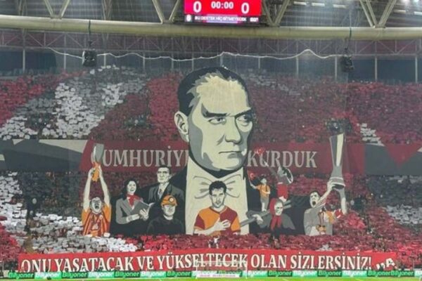 Galatasaray’dan Derbide Cumhuriyet’e Özel Atatürk Kareografisi
