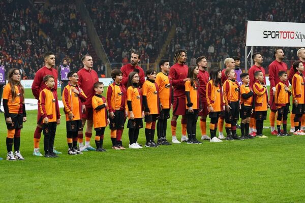 Galatasaray’ın Kamp Kadrosu Belli Oldu! Yıldız İsim Listede Yer Almıyor!