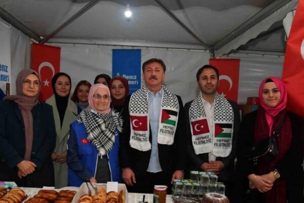 “Gazze Dayanışma Çadırı” İle Kermes Düzenlendi